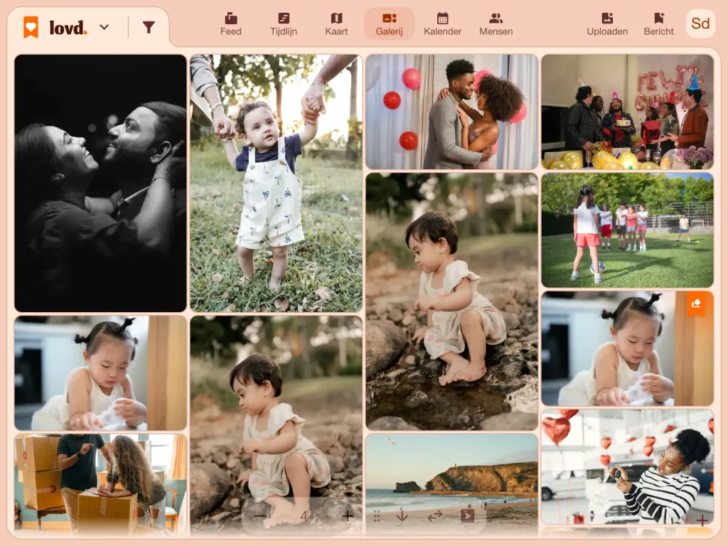 De Lovd-galerij: een mozaïek van familiefoto's, van de eerste stapjes van een peuter tot een verjaardagsfeest en een dag aan het strand.