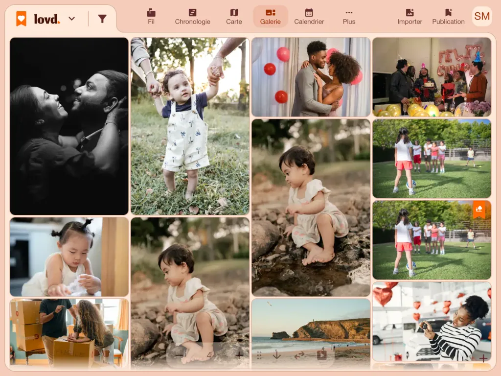 La galerie Lovd : une mosaïque de photos de famille, des premiers pas d'un tout-petit à une fête d'anniversaire et une journée à la plage.