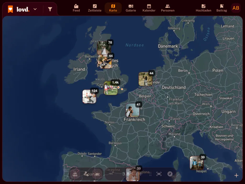 Die Lovd-Karte von Europa mit Fotostapeln in Großbritannien, Frankreich, den Niederlanden und Italien, die meisten davon in Südengland.