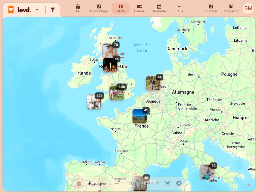 La carte Lovd de l'Europe avec des piles de photos au Royaume-Uni, en France, aux Pays-Bas et en Italie, la plupart dans le sud de l'Angleterre.